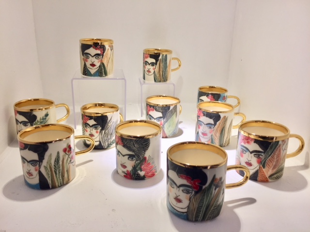 Karolina Szelag tasse en porcelaine faites et peintes à la main, signées numérotées. Frida Khalo-Galerie Gabel-Biot