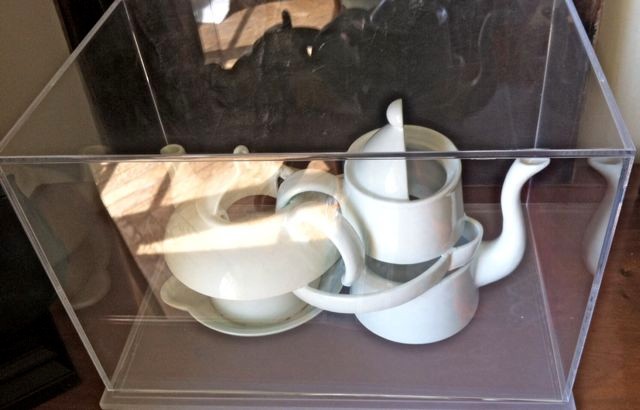 Theière d'Arman, l'oeuvre est restaurée et à vendre dans l'état (3000 euros)-galerie d'art Biot-Valbonne-Antibes