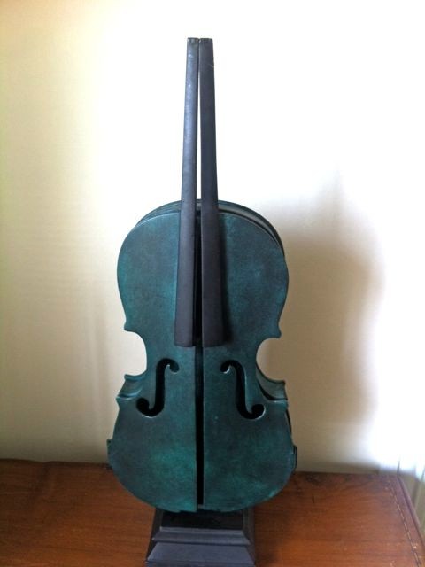 Violon d'Arman, l'oeuvre est abîmée et à vendre dans l'état (5000 euros)-galerie d'art Biot-Valbonne-Antibes