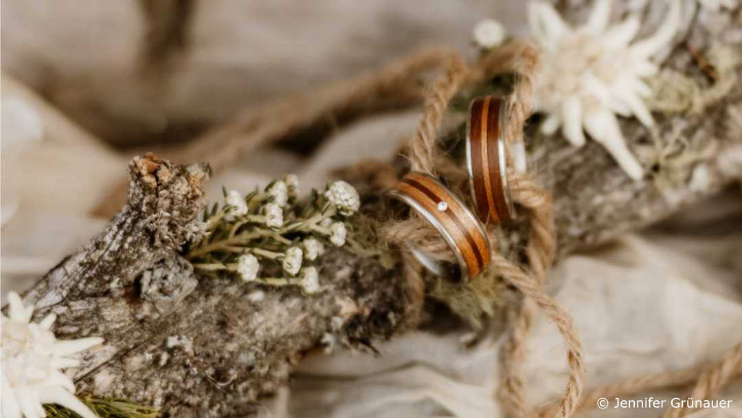 Edelstahlringe mit Holz aus Nuss & Kirsche