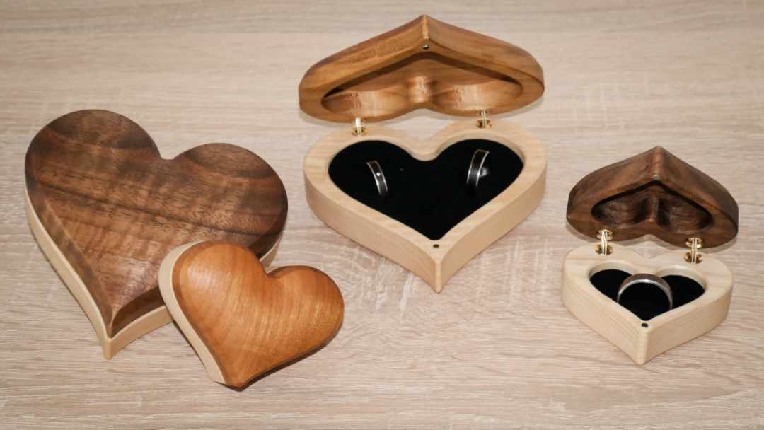 Holzschatulle für jeweils 1 oder 2 Ringe.