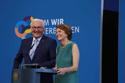 Frank-Walter Steinmeier und Ehefrau Elke Büdenbender bei Eröffnungsrede des Bürgerfestes 2023