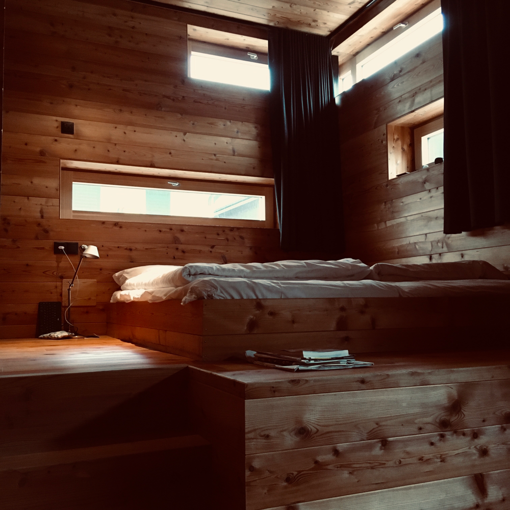 Hüttenfeeling im Ferienhaus: The Cube in St. Ulrich