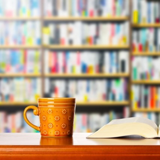 今日は図書館記念日。あなたが好きな本は？