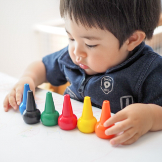 幼い子が黒のクレヨンを選ぶ意味とは？