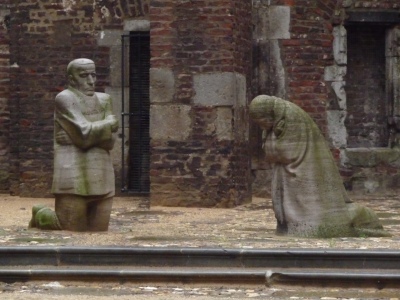 Das Trauernde Elternpaar von Käthe Kollwitz in Alt St. Alban © Die Turmkoop