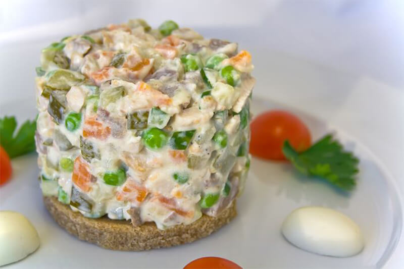 バラエティーに富む伝統ロシア料理 Russian Food Specialties ヨーロッパ語のeurolingual バラエティーに富む伝統ロシア料理 Russian Food Specialties ヨーロッパ語のeurolingual