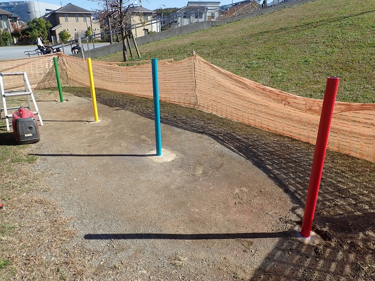 柱も塗り替えました。