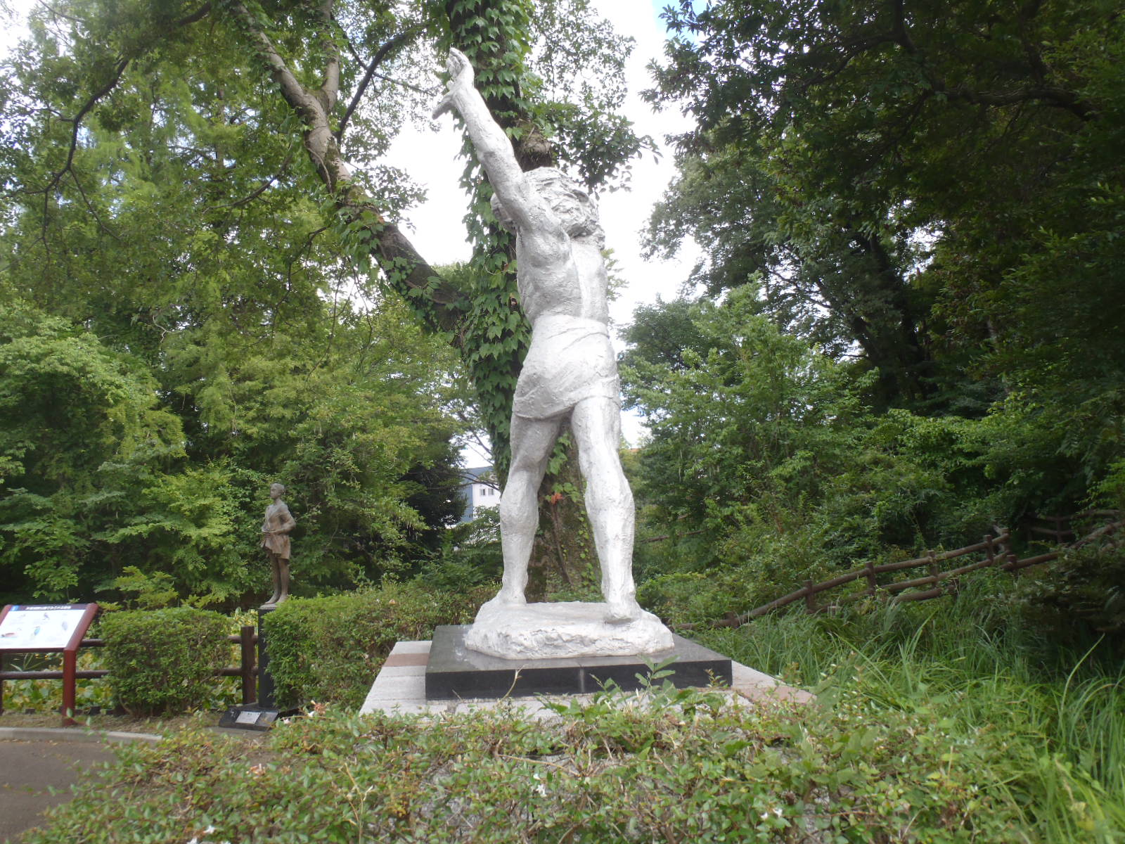 片倉城跡公園にある彫刻 - ニュータウンアーバンビレッジパーク