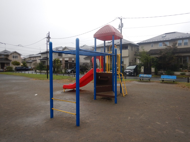 修繕終了後の遊具（一見してどこ修理したか分かりません）