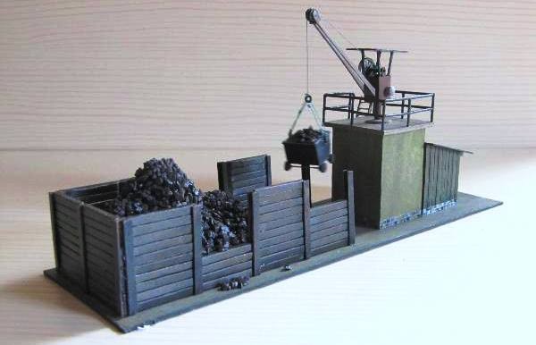 (c) W. Fehse - Lagerstätte mit Wänden aus Altschienen 1:87 (H0)