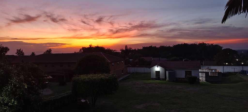 Rwenzori International Hotel - Zimmer Aussicht Sonnenaufgang