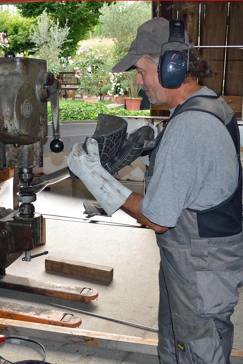 HEX working on a stainless steel sculpture. He would love to show with MARIAN GOODMAN GALLERY at FRIEZE ART FAIR in London.