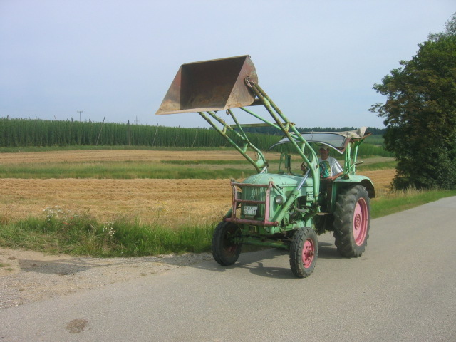 HEX riding his Hanomag Granit 500 tracktor from 1963