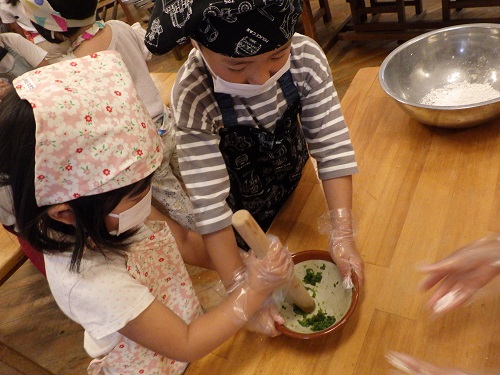 よもぎ団子クッキング　お友だちと協力してお団子を作ったよ☆