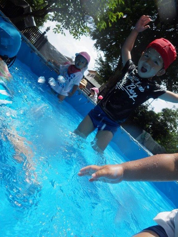 <０・１・２歳児>夏は思いきり、プールあそびに水あそび、どろんこあそび！