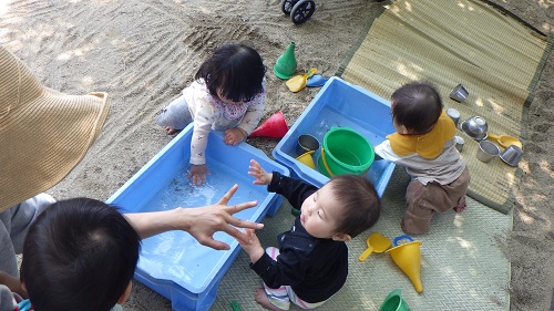 初めての水あそび。気持ちいい～