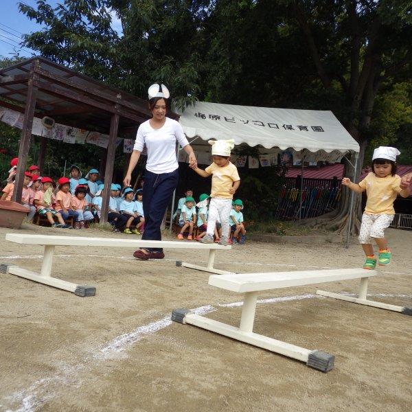 おうちの人と一緒に楽しんだ運動会！最後はみんなでわらべうたをしてほっこり終わりました。