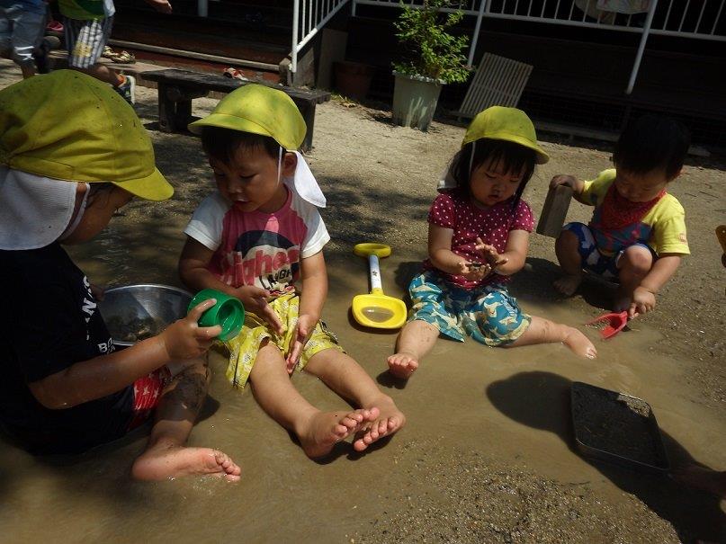 <０・１・２歳児>夏は思いきり、プールあそびに水あそび、どろんこあそび！