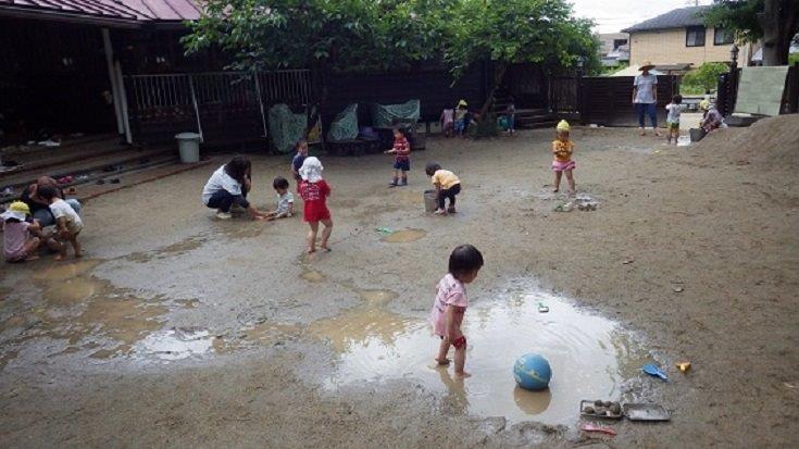 <０・１・２歳児>夏は思いきり、プールあそびに水あそび、どろんこあそび！