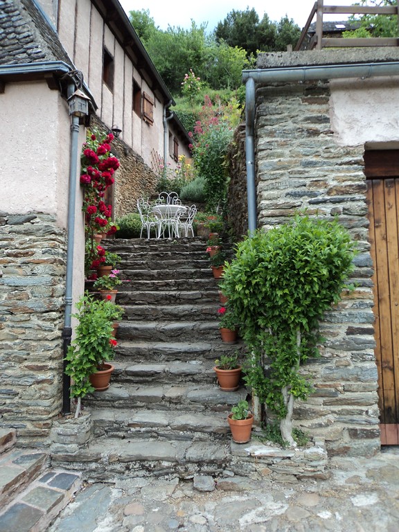 Conques Aveyron  12  le village