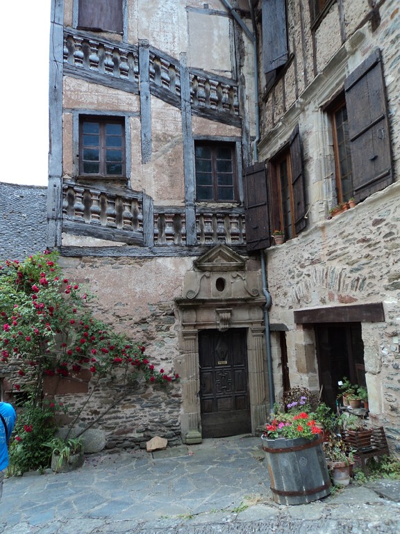 Conques Aveyron  12  le village