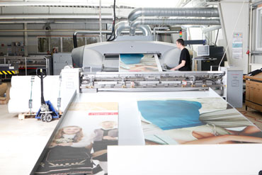 HP Turbejet 8600 für Shop-Poster, Deckenabhänger, Windowsticker oder Point-of-Sale-Displays