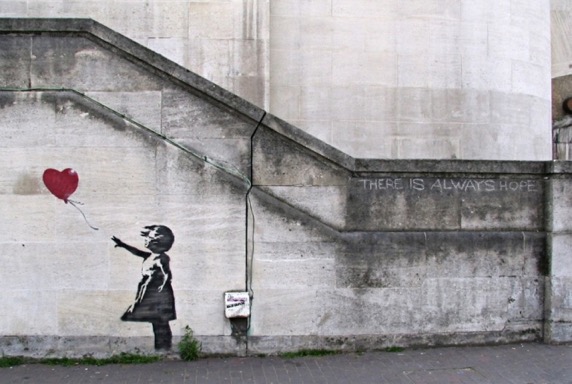 Banksy. There is always hope [image numérique], 2002. In : Street Art Avenue, www.street-art-avenue.com (consulté le 5 Septembre 2018). 