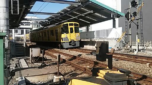 eingefahrener Zug im 'Ekoda-Bahnhof' (i.Richtung Stadtm.)