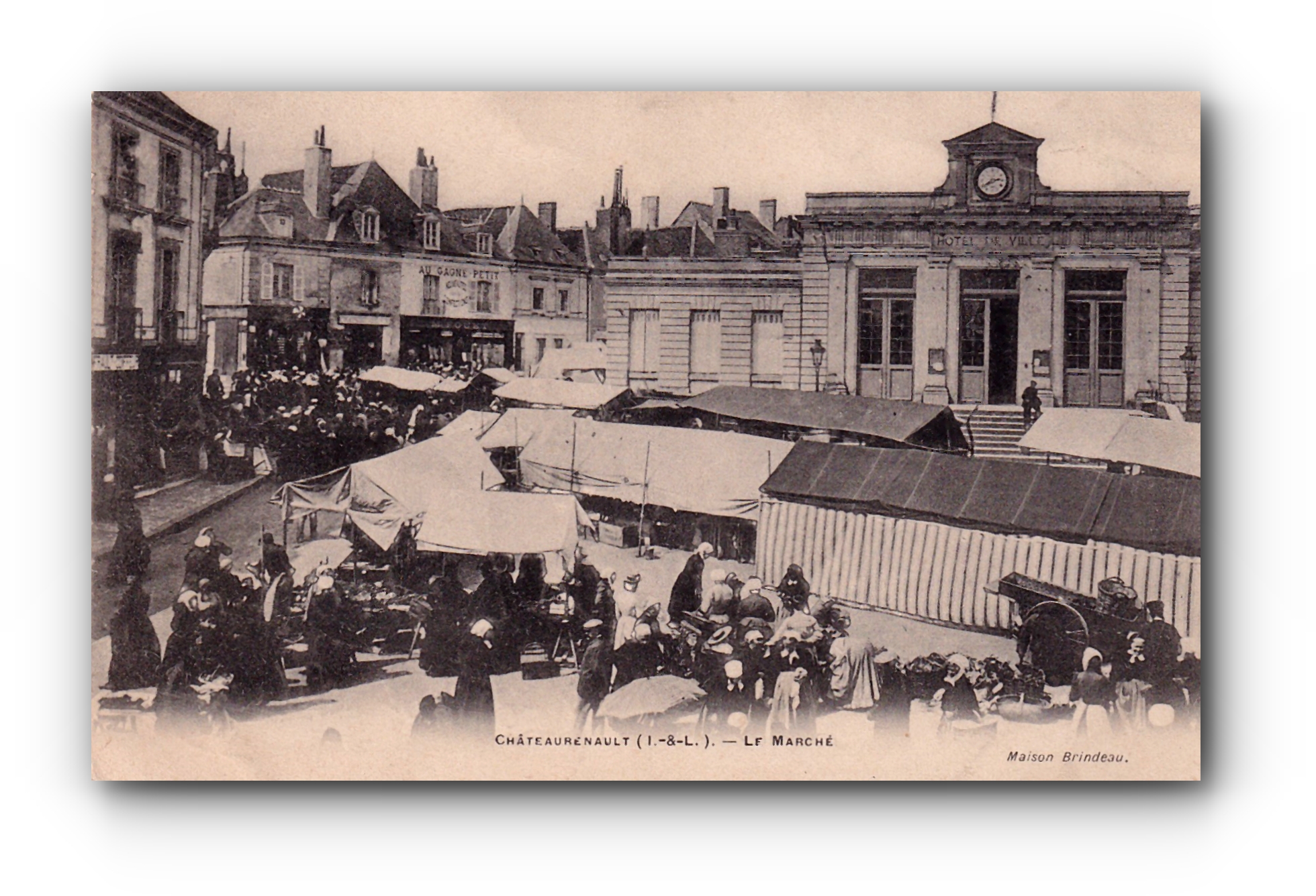 - Le Marché - CHÂTEAURENAULT - 1903 -