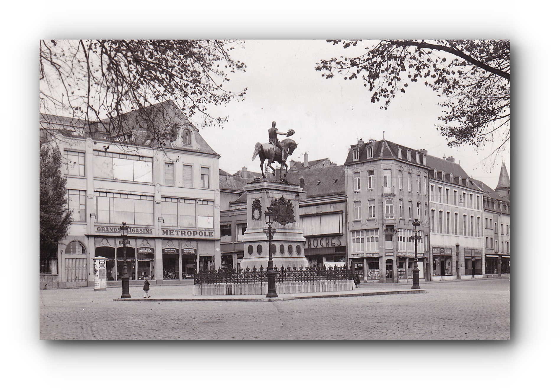 LUXEMBOURG  - Place Guillaume  - Monument au Roi Grand Duc Guillaume II - 08.08.1947