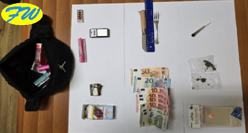 Giovane Spacciatore Colto in Flagrante
