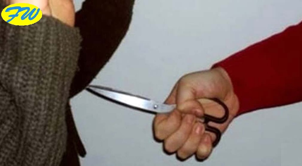Tenta di Rapinare i Genitori