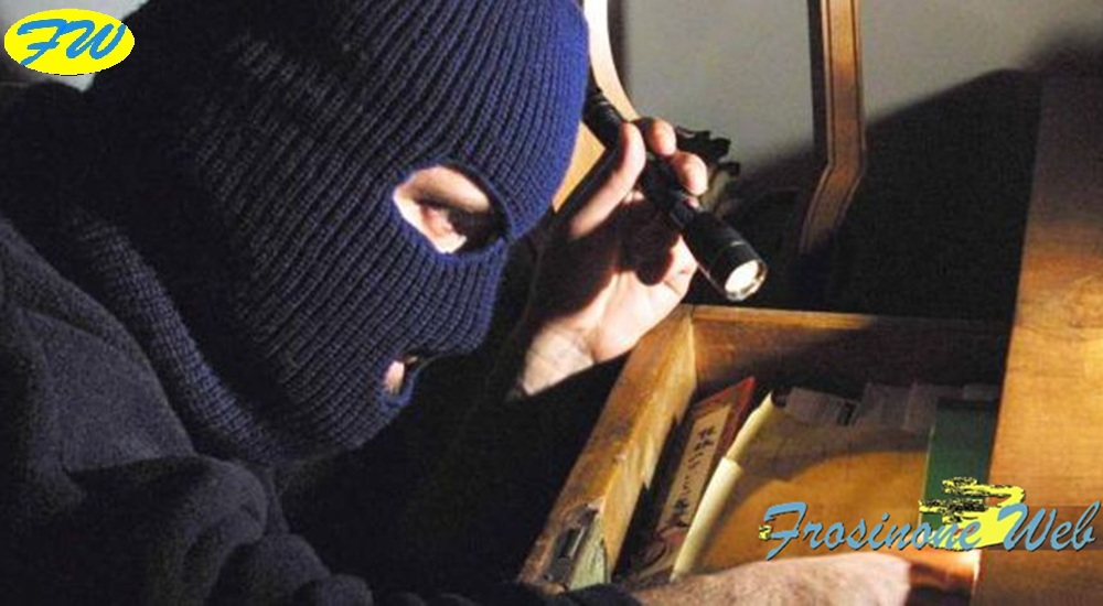 Chiude il Ladro in Camera da Letto