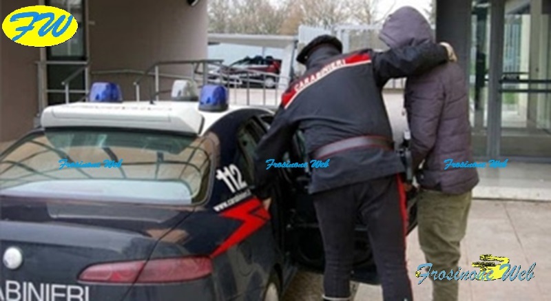 Spacciatore Tenta Invano la Fuga