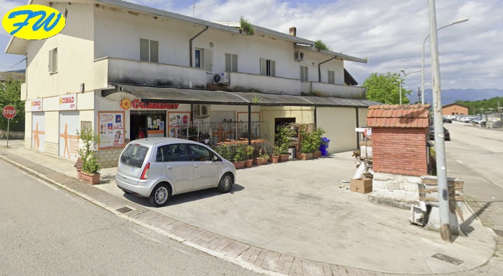 I Dipendenti Chiudono Fuori i Rapinatori