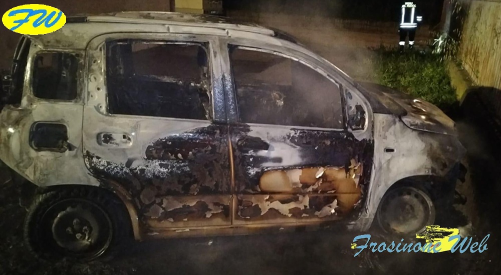 Auto Data alle Fiamme