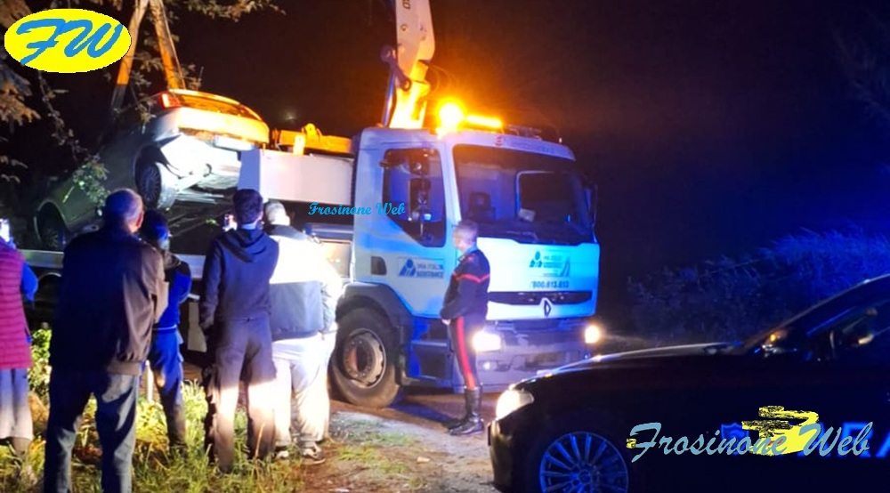 Un'Auto nel Canale. L'altra Contro la Cabina del Gas