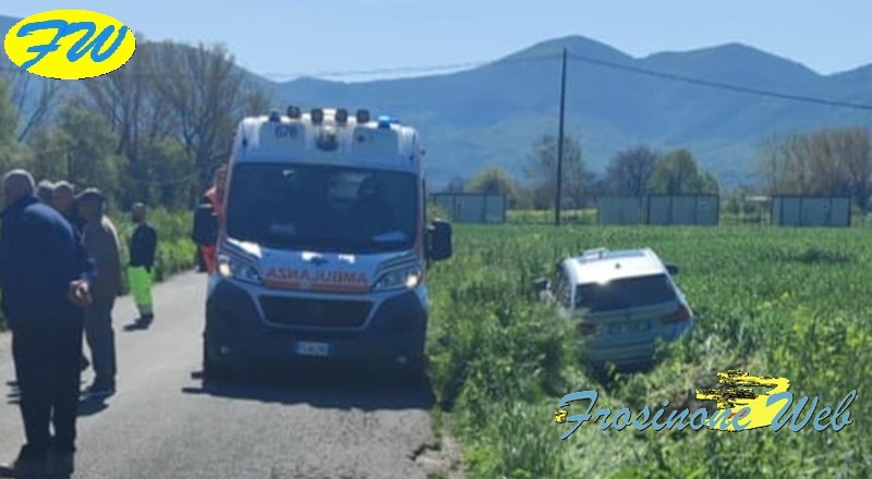 Finisce nei Campi Con L'Auto