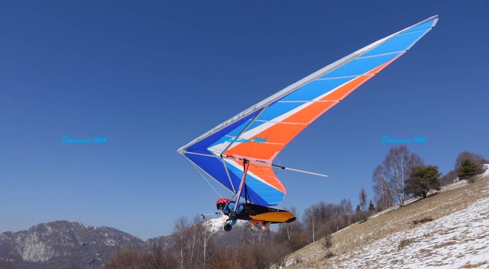 Cade con il Deltaplano