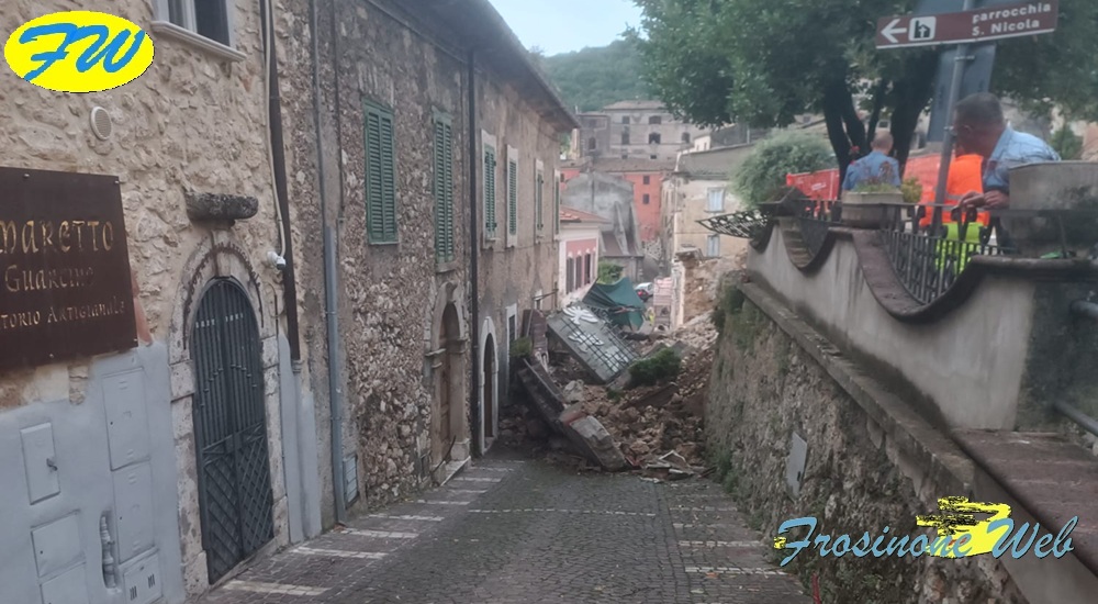 Temporali. Crolla un Muro. Alberi Abbattuti. Cantine Allagate