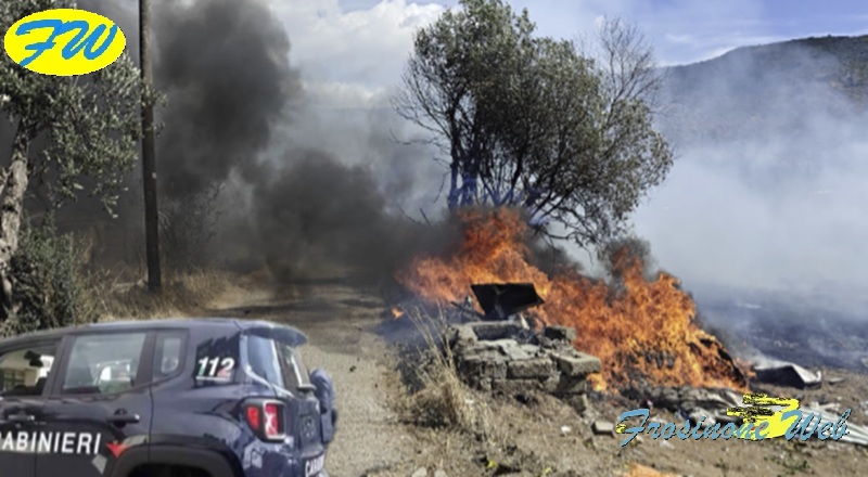 Brucia Rifiuti e Provoca un Incendio