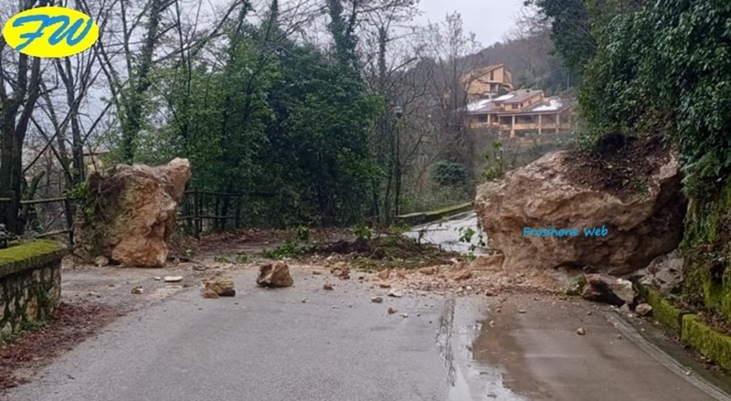 Caduta Massi. Strada Ancora Chiusa