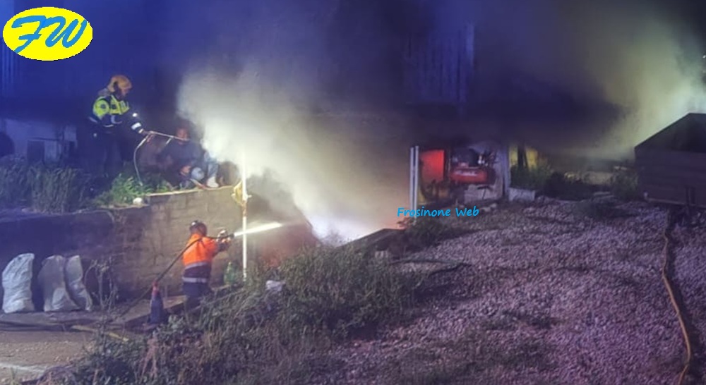 In Fiamme il Garage di un'Abitazione