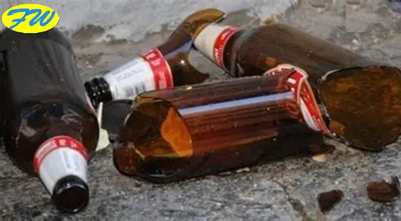 Lanciano Bottiglie Contro i Fidanzati