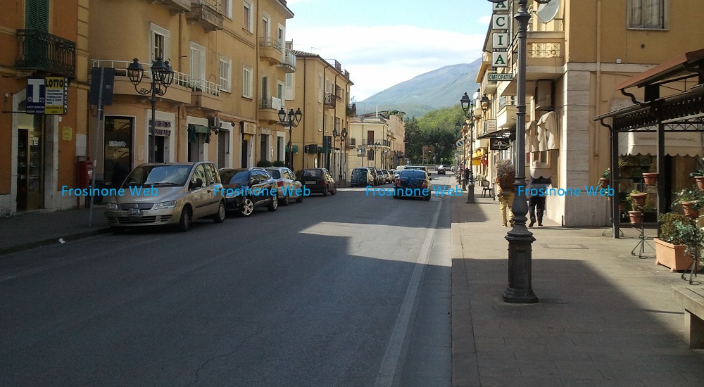 Non Rispetta L'Obbligo di Dimora. Va in giro in Auto Senza Patente.  Poi Aggredisce pure il Maresciallo