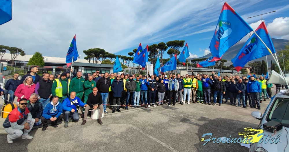 Lavoratori Protestano Contro Stellantis