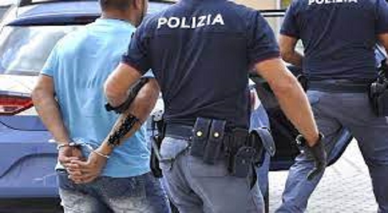 Contromano in A1 per Sfuggire alla Polizia