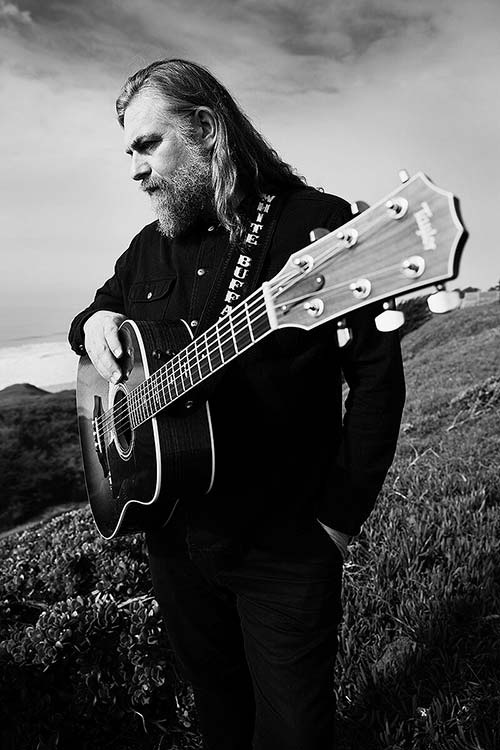 The White Buffalo spielt am 2. September in München sein einziges süddeutsches Konzert. Der Singer/Songwriter ist fest im Country und Folk verwurzelt. Erste Erfolge feierte er mit Songs zum Soundtrack der TV-Serie "Sons Of Anarchy". Foto: Promo  