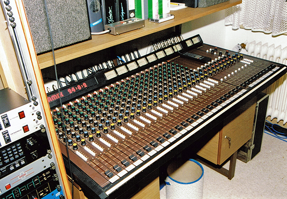 Mixer 24/8/2 - Studio 1990